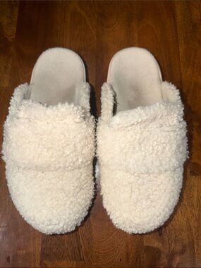 Vionic Cream Sherpa Mule Slippers